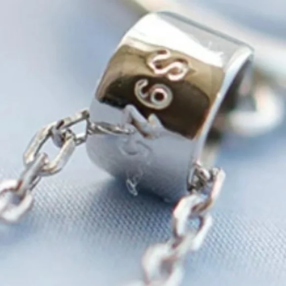 🎀925 Trillion Cut Diamond Necklace - Picture 4 of 6